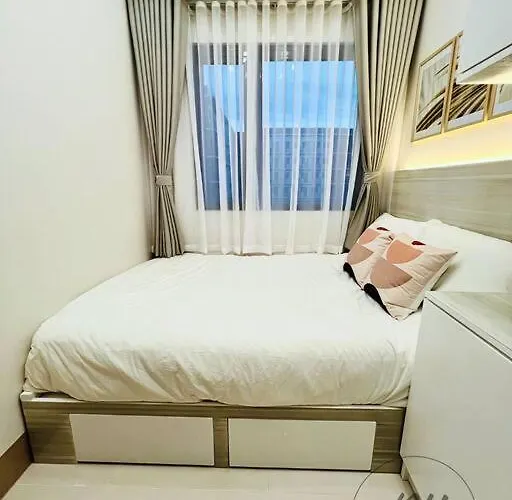Apartment Minimalist And Serene 1br Unit Near Moa