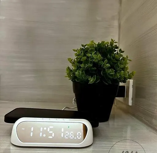 Minimalist And Serene 1br Unit Near Moa